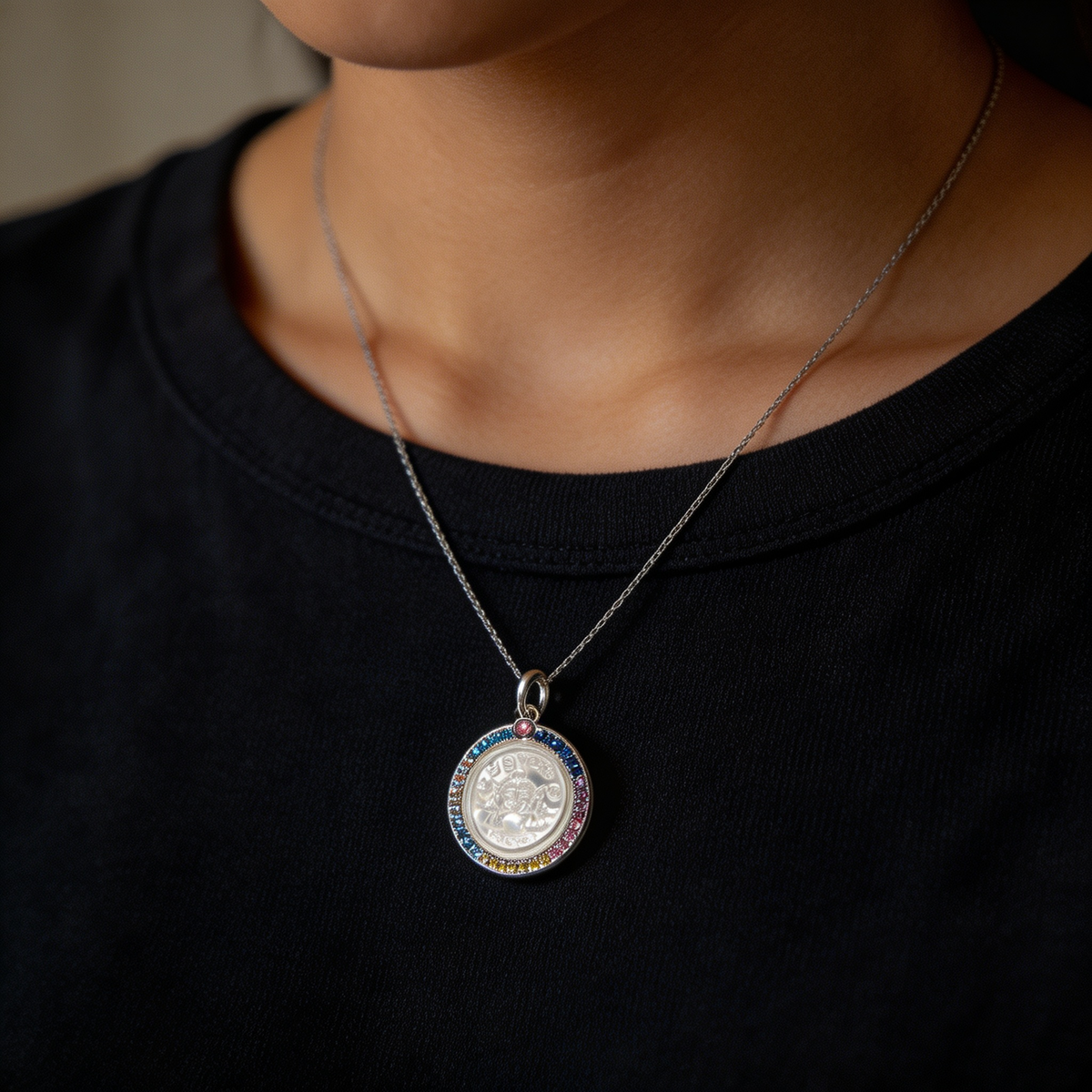 Amulette thaïlandaise Phra Rahu (édition en coquillage sertie de diamants), pendentif folklorique thaïlandais, talisman sacré porte-bonheur