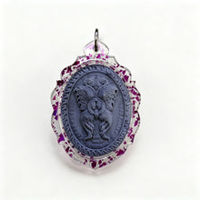 Amulette thaïlandaise déesse papillon (pierre acrylique bleue), pendentif folklorique thaï, talisman sacré porte-bonheur