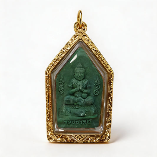 Thailändisches Khun-Paen-Buddha-Amulett (grüner Stein mit Goldrahmen), thailändischer Volksanhänger, heiliger Glücksbringer zum Tragen