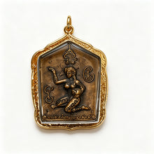 Amulette thaïlandaise Khun Paen avec femme (cadre en alliage doré), pendentif folklorique thaïlandais, talisman sacré porte-bonheur