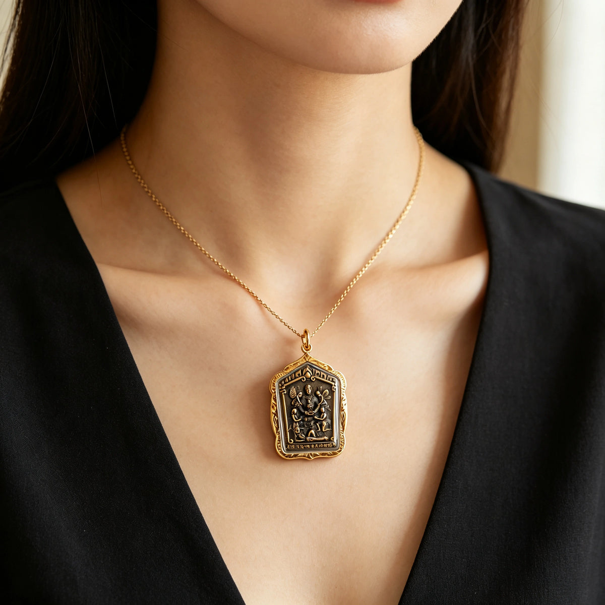Thailändisches Khun Paen mit Ehefrau-Amulett (Goldlegierungsrahmen), thailändischer Volksanhänger, heiliger Glücksbringer