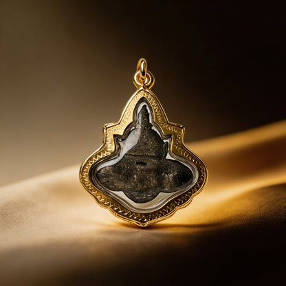 Amulette thaïlandaise Phra Rahu (petit cadre doré), pendentif folklorique thaï, talisman sacré porte-bonheur