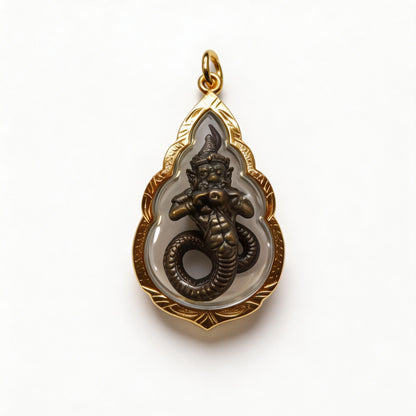Thailändisches Phra-Rahu-Amulett (tropfenförmiger Goldrahmen), thailändischer Volksanhänger, heiliger Glücksbringer