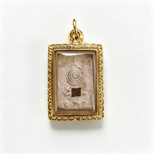 Thai Somdej Buddha-Amulett (Phra Somdej, quadratischer Stein mit Goldrahmen), thailändischer Volksanhänger, heiliger Glücksbringer