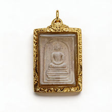 Thailändisches Phra-Somdej-Buddha-Amulett (weißer Stein mit Goldrahmen), thailändischer Volksanhänger, heiliger Glücksbringer