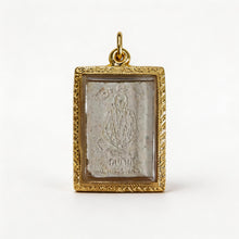 Thailändisches Phra-Somdej-Buddha-Amulett (weißer Stein mit Goldrahmen), thailändischer Volksanhänger, heiliger Glücksbringer